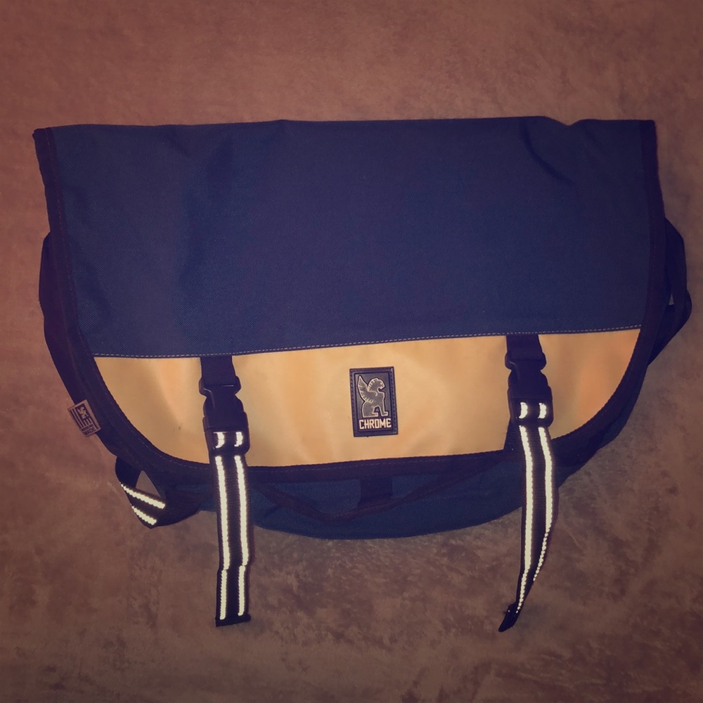 Chrome Mini Metro Messenger Bag